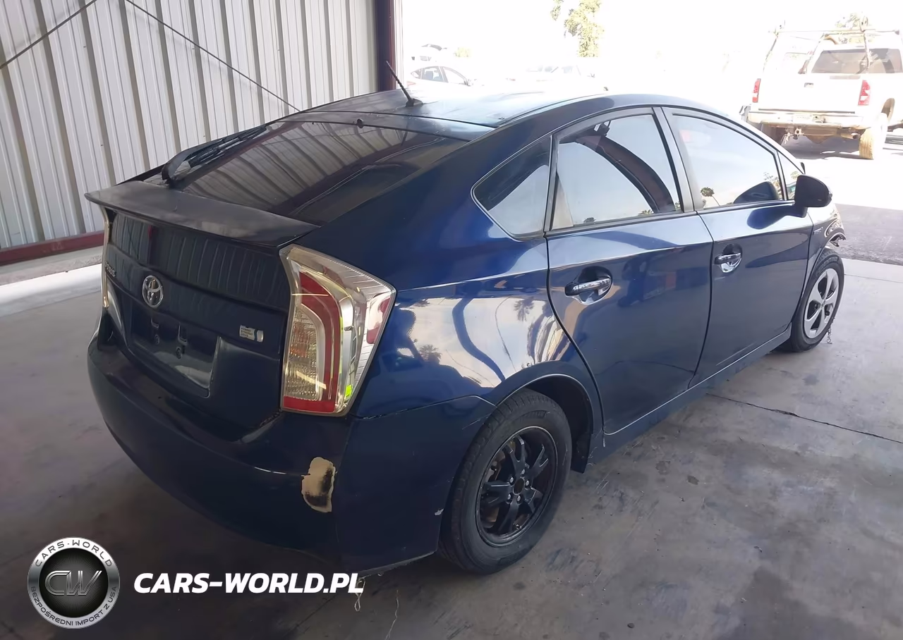 2015 Toyota Prius Two VIN:JTDKN3DU5F1891737 - 4
