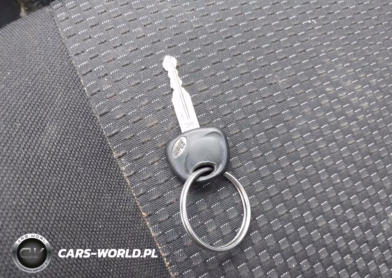 2008 Hyundai Accent Gs VIN:KMHCM36C58U063163 - 11