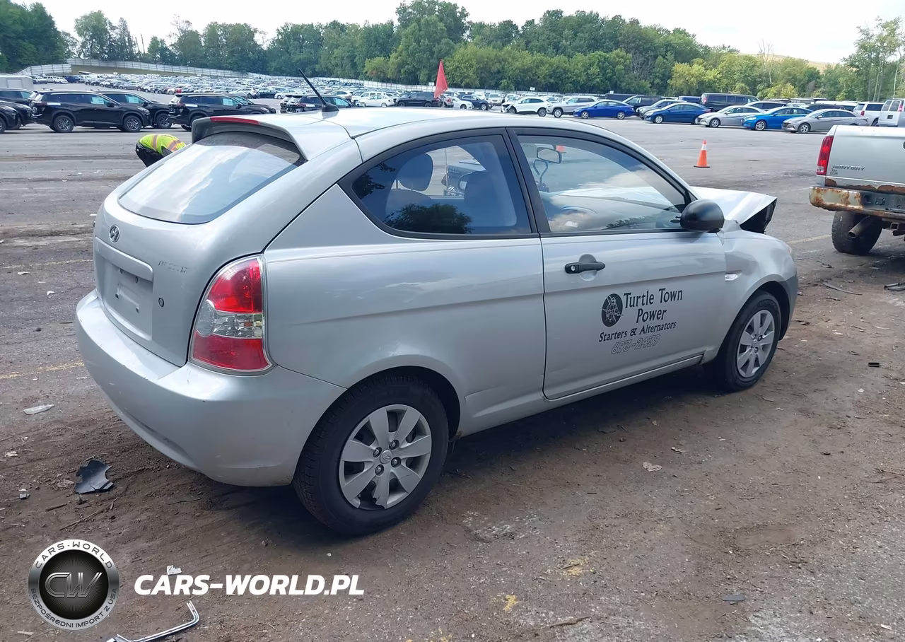 2008 Hyundai Accent Gs VIN:KMHCM36C58U063163 - 4