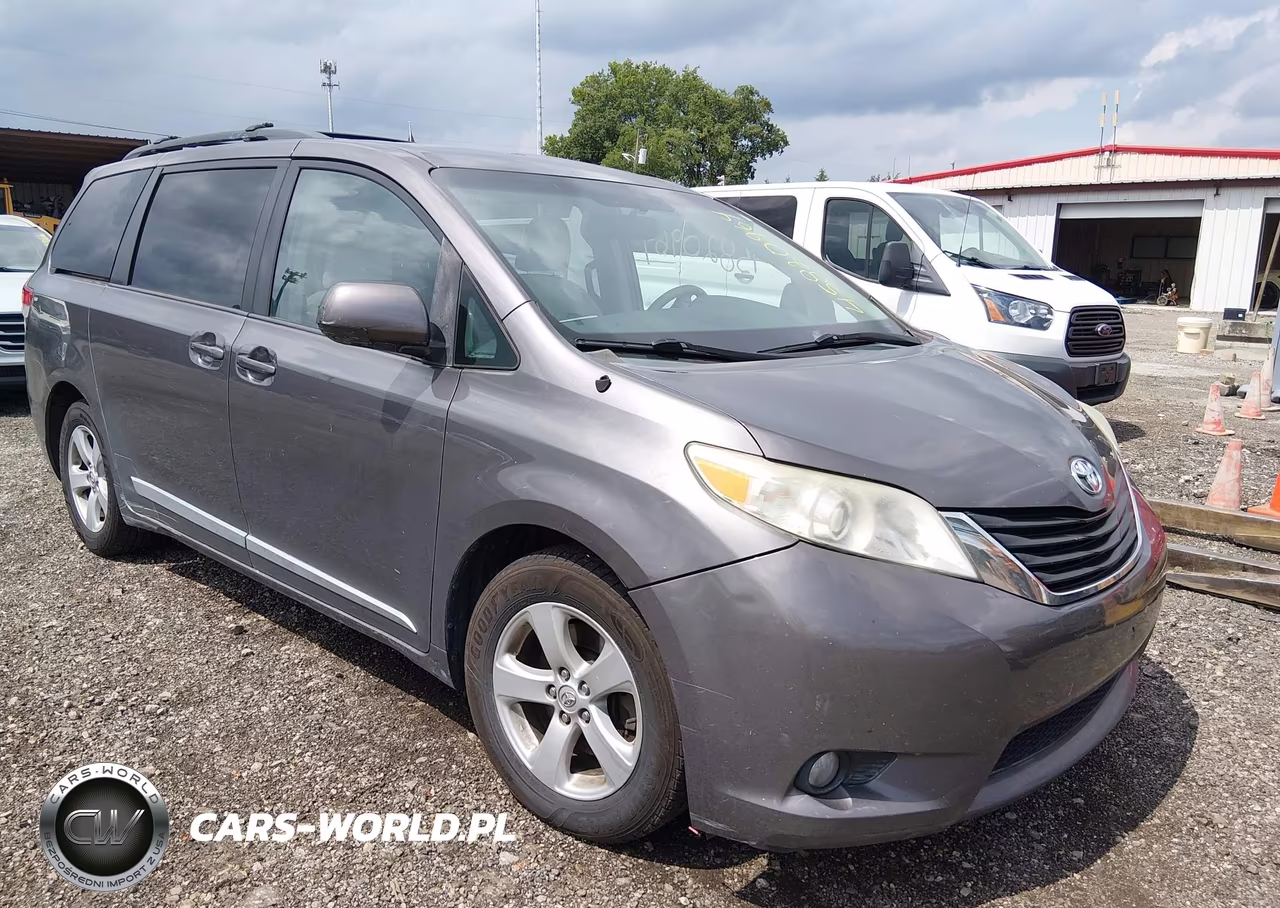 2014 Toyota Sienna Le V6 8 Passenger – zdjęcie 1 z 16