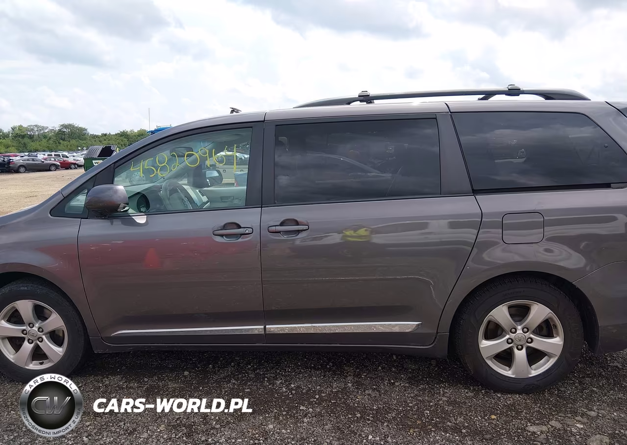 2014 Toyota Sienna Le V6 8 Passenger VIN:5TDKK3DCXES472378 - 14