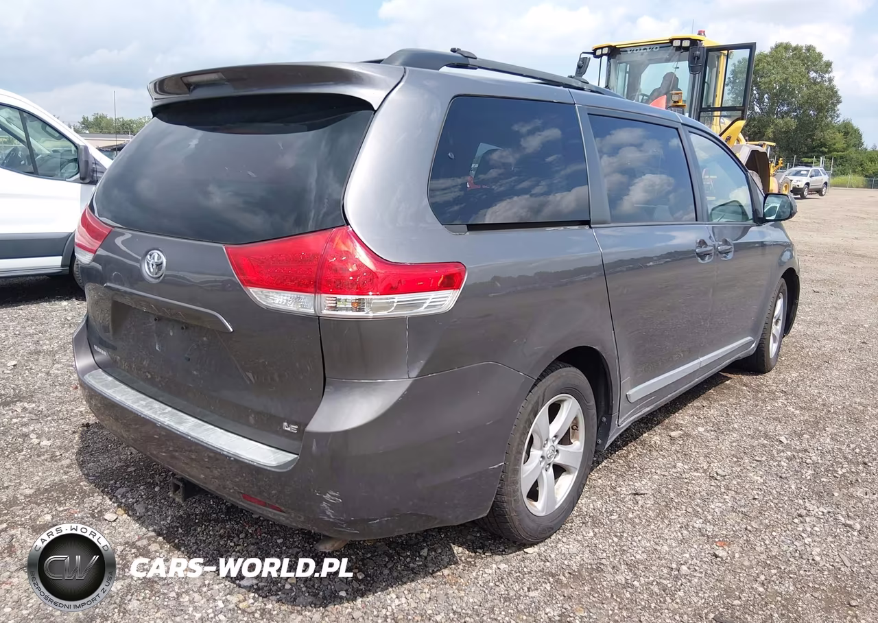 2014 Toyota Sienna Le V6 8 Passenger VIN:5TDKK3DCXES472378 - 4