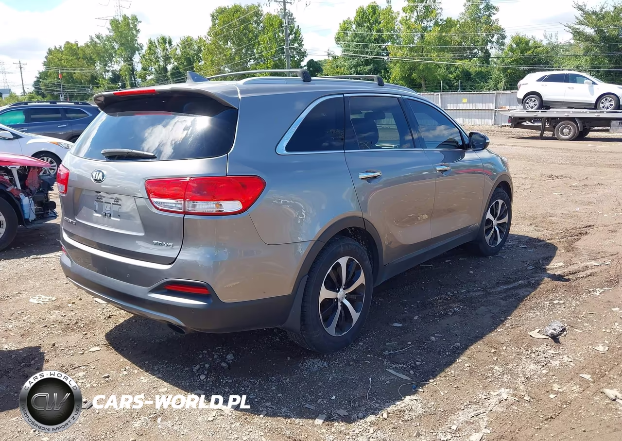 2016 Kia Sorento 3.3L Ex VIN:5XYPHDA56GG114727 - 4