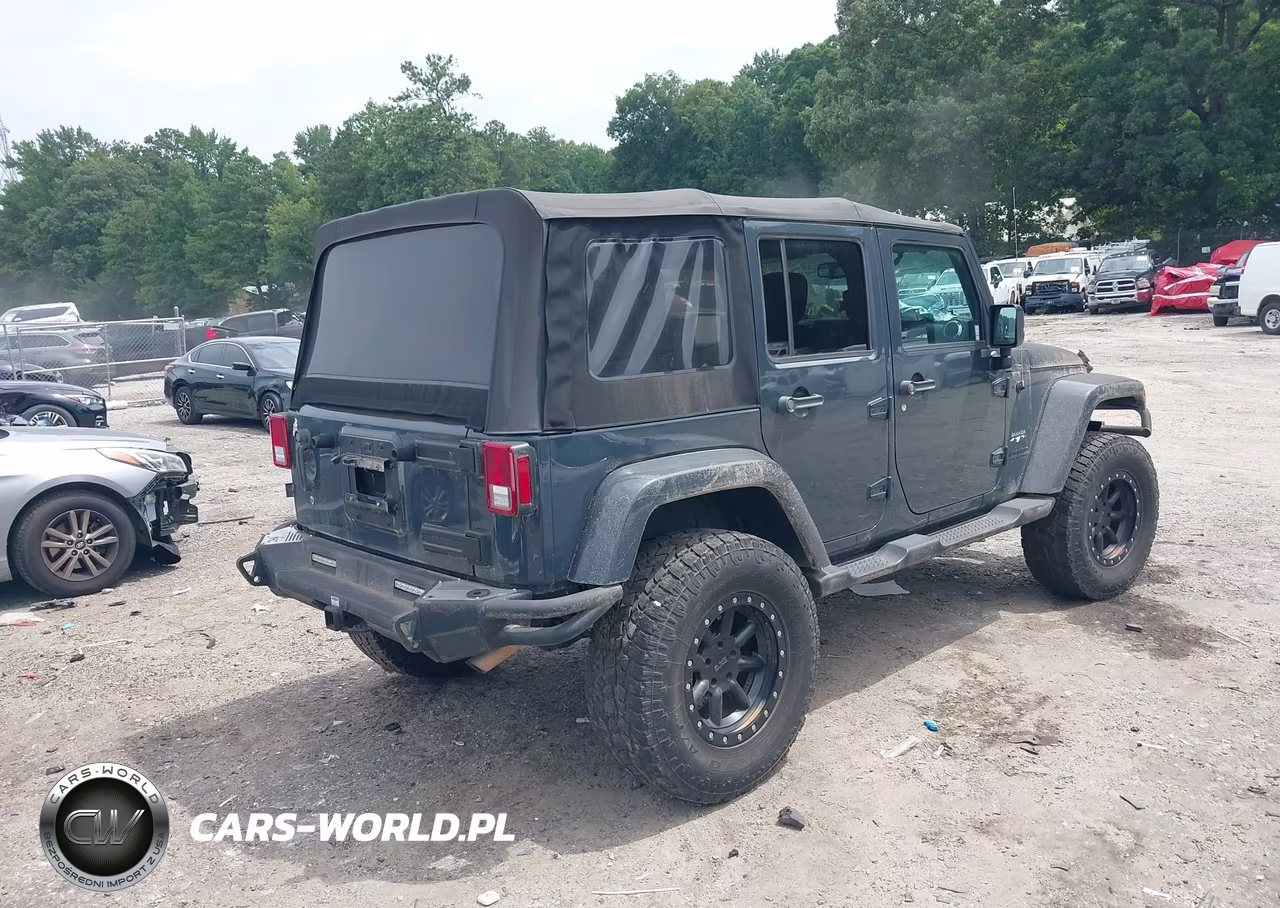 2016 Jeep Wrangler Unlimited Sahara VIN:1C4BJWEG9GL194406 - 4