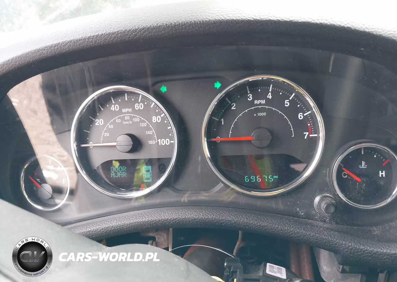 2016 Jeep Wrangler Unlimited Sahara VIN:1C4BJWEG9GL194406 - 7