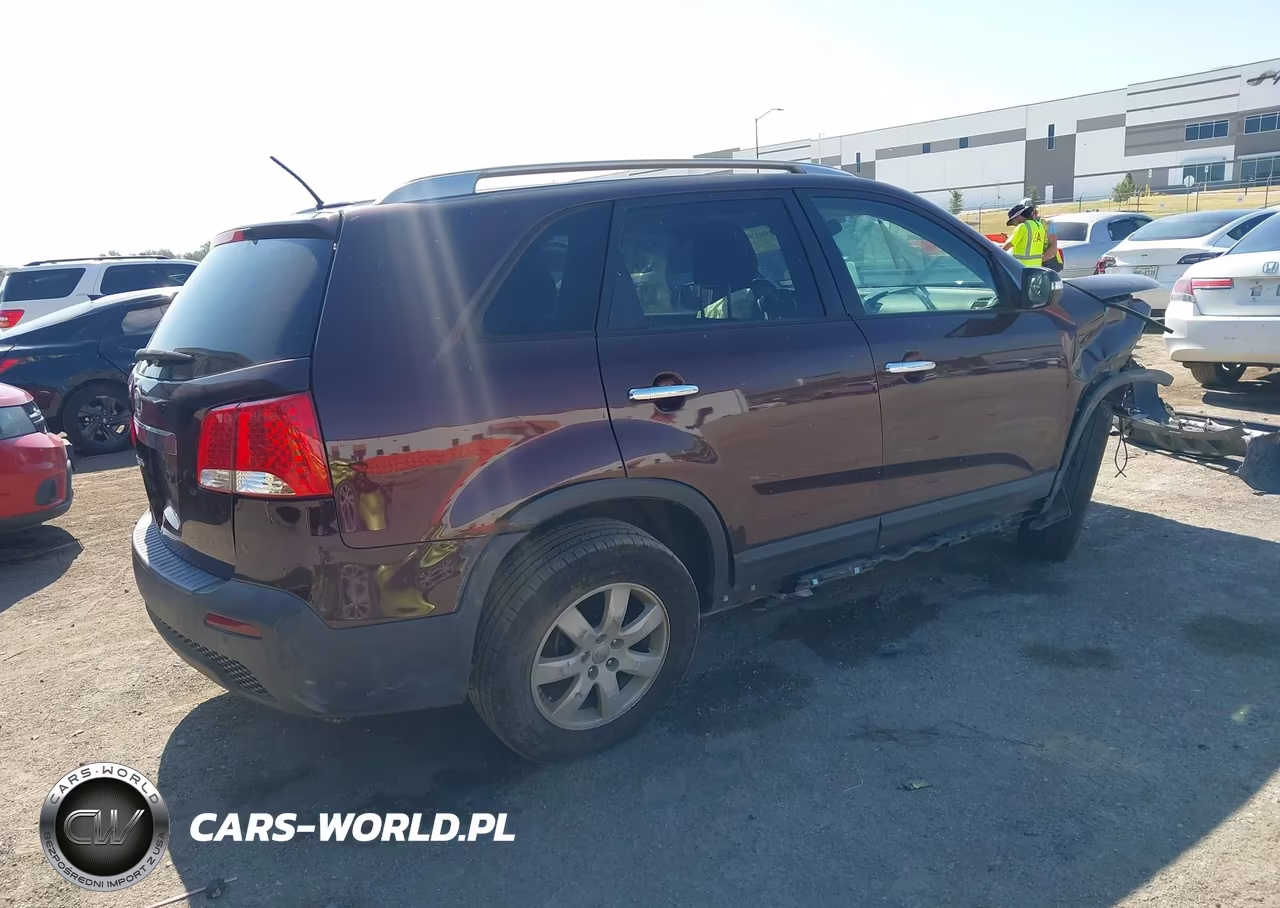 2013 Kia Sorento Lx VIN:5XYKT3A69DG349565 - 4