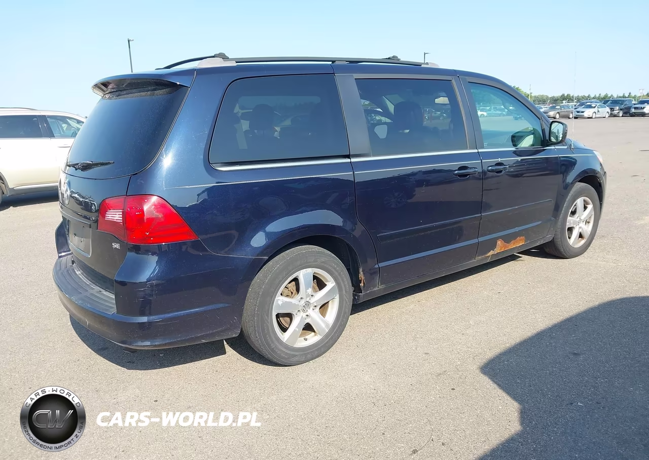 2010 Volkswagen Routan Se VIN:2V4RW3D19AR388286 - 4