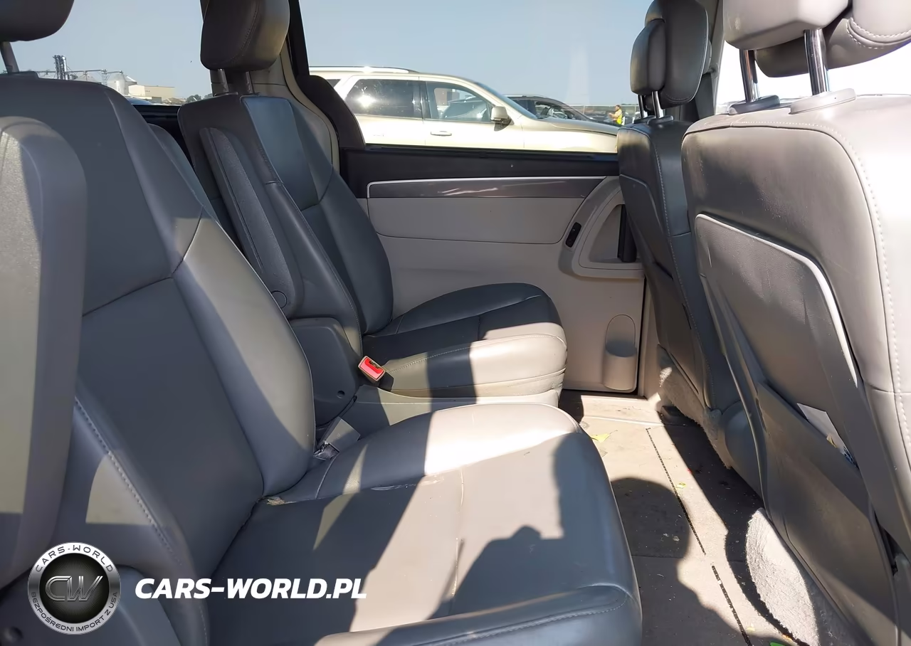 2010 Volkswagen Routan Se VIN:2V4RW3D19AR388286 - 8