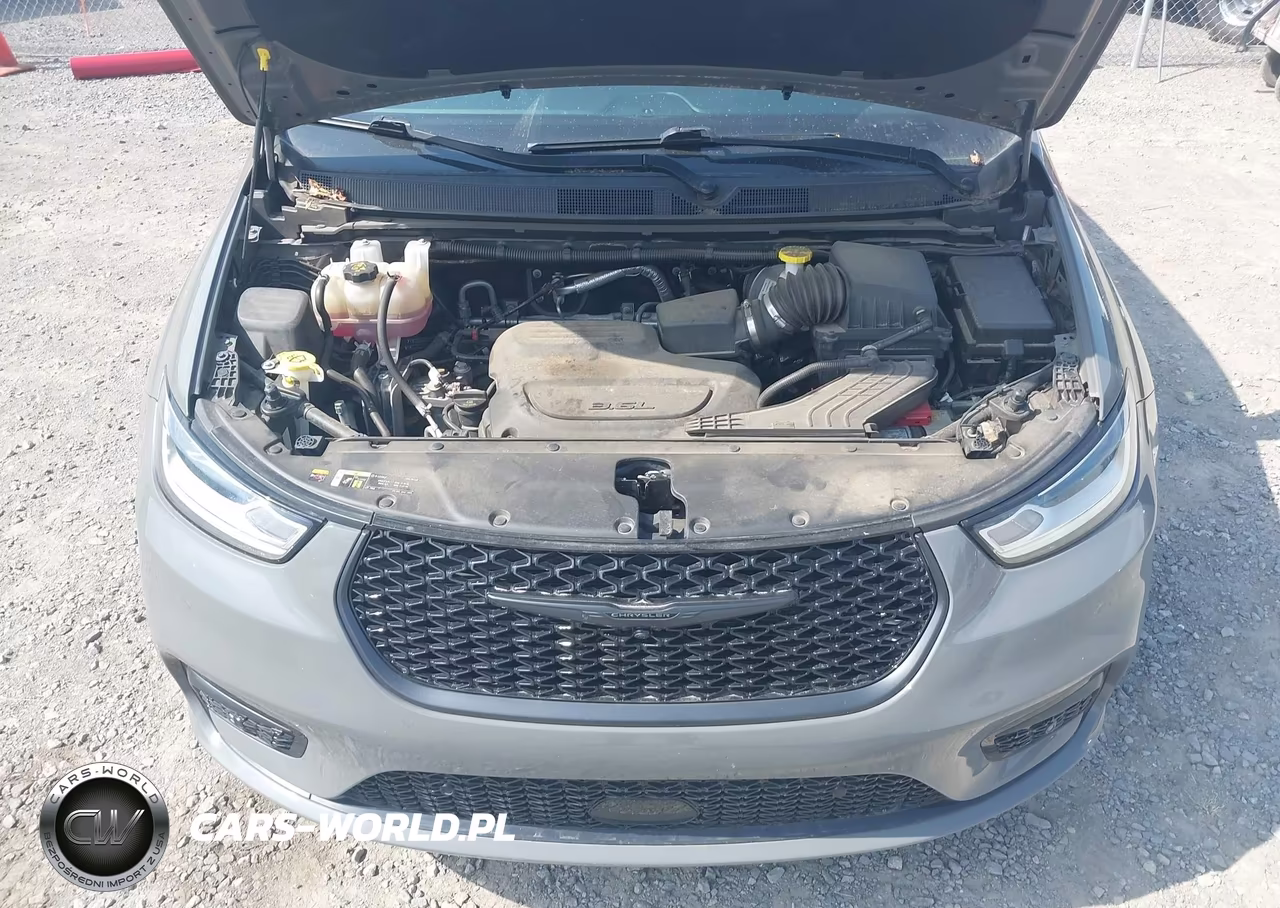 2022 Chrysler Pacifica Touring L VIN:2C4RC1BG8NR110127 - 10