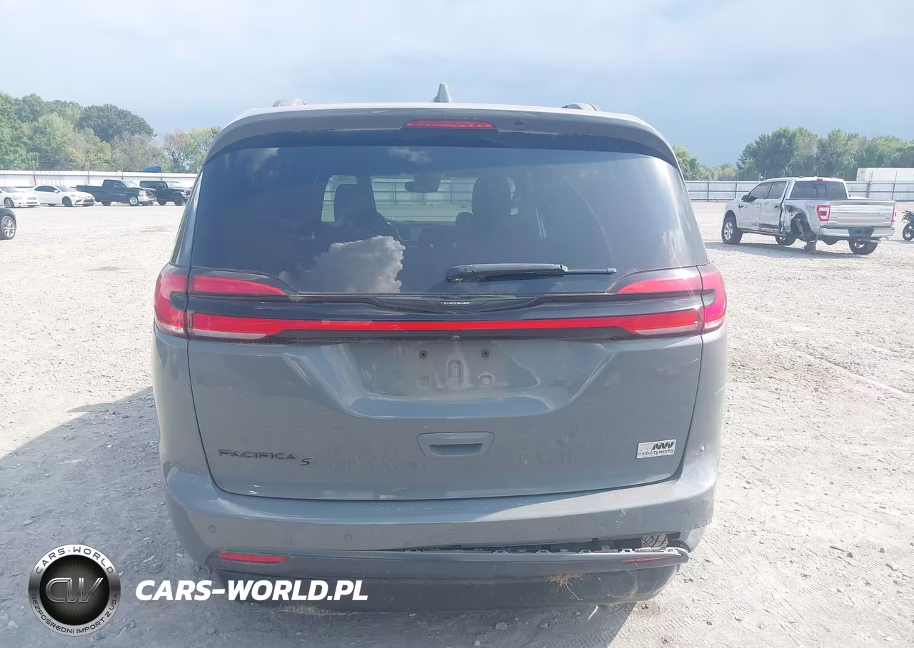 2022 Chrysler Pacifica Touring L VIN:2C4RC1BG8NR110127 - 16
