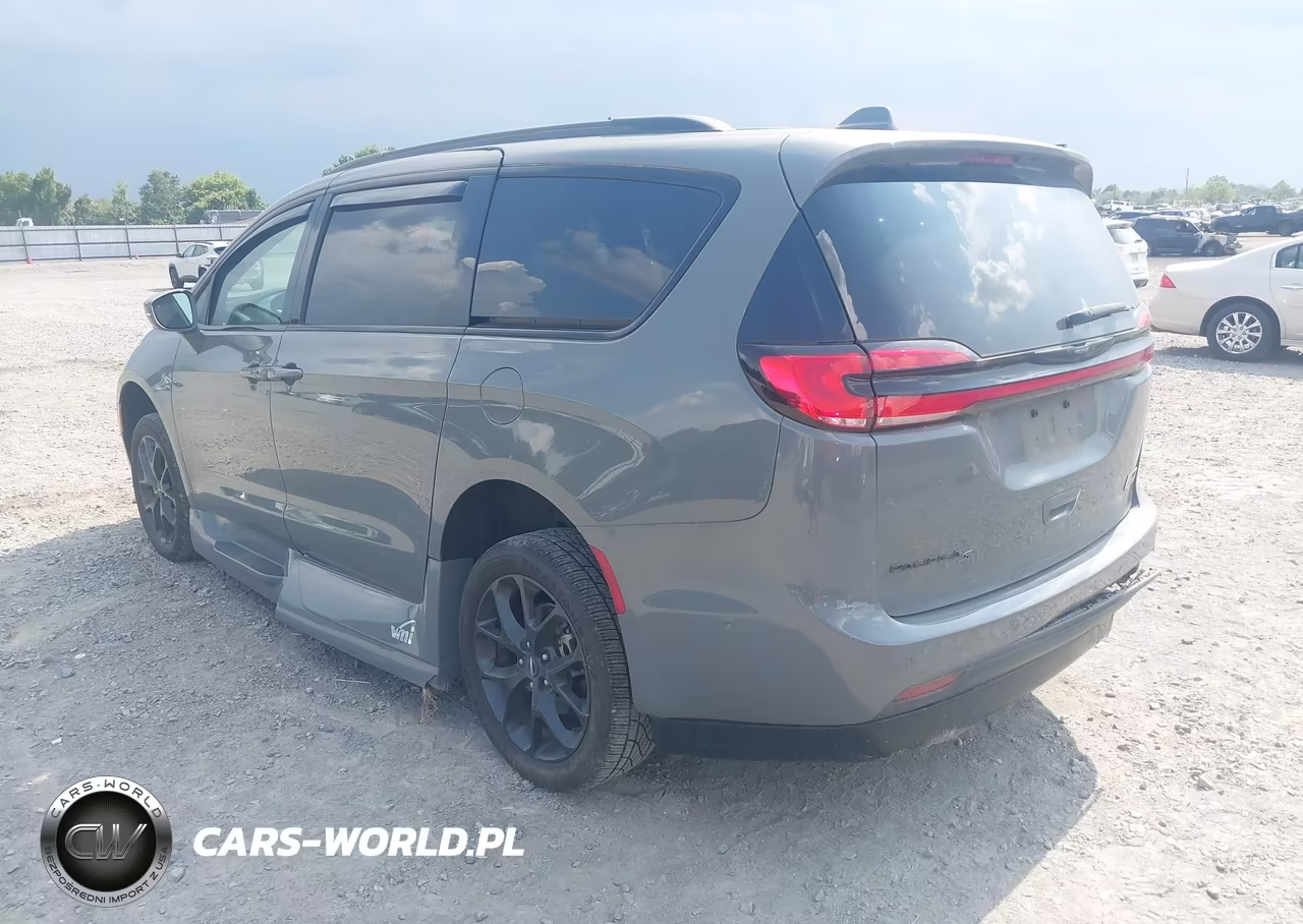 2022 Chrysler Pacifica Touring L VIN:2C4RC1BG8NR110127 - 3