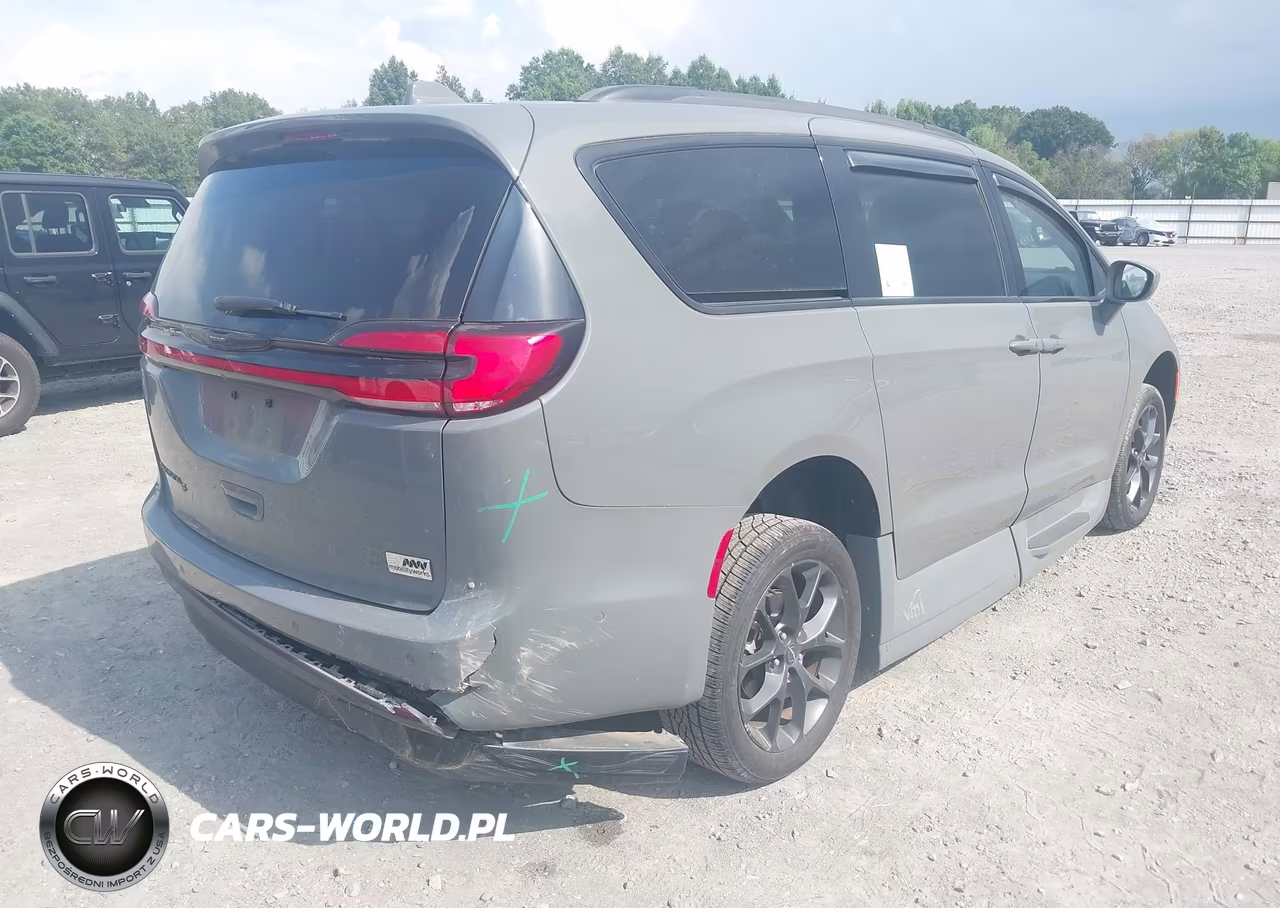 2022 Chrysler Pacifica Touring L VIN:2C4RC1BG8NR110127 - 4