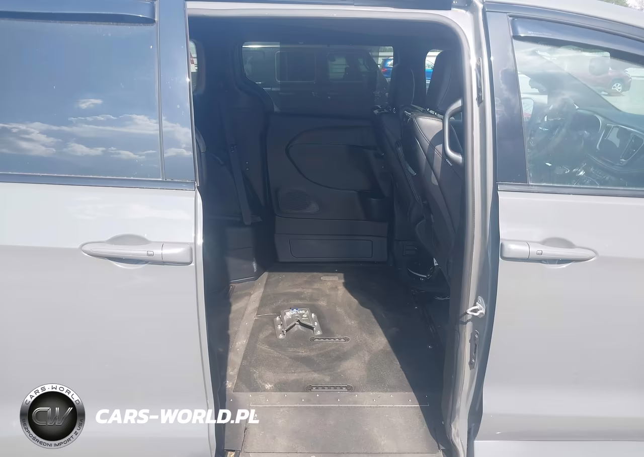2022 Chrysler Pacifica Touring L VIN:2C4RC1BG8NR110127 - 8
