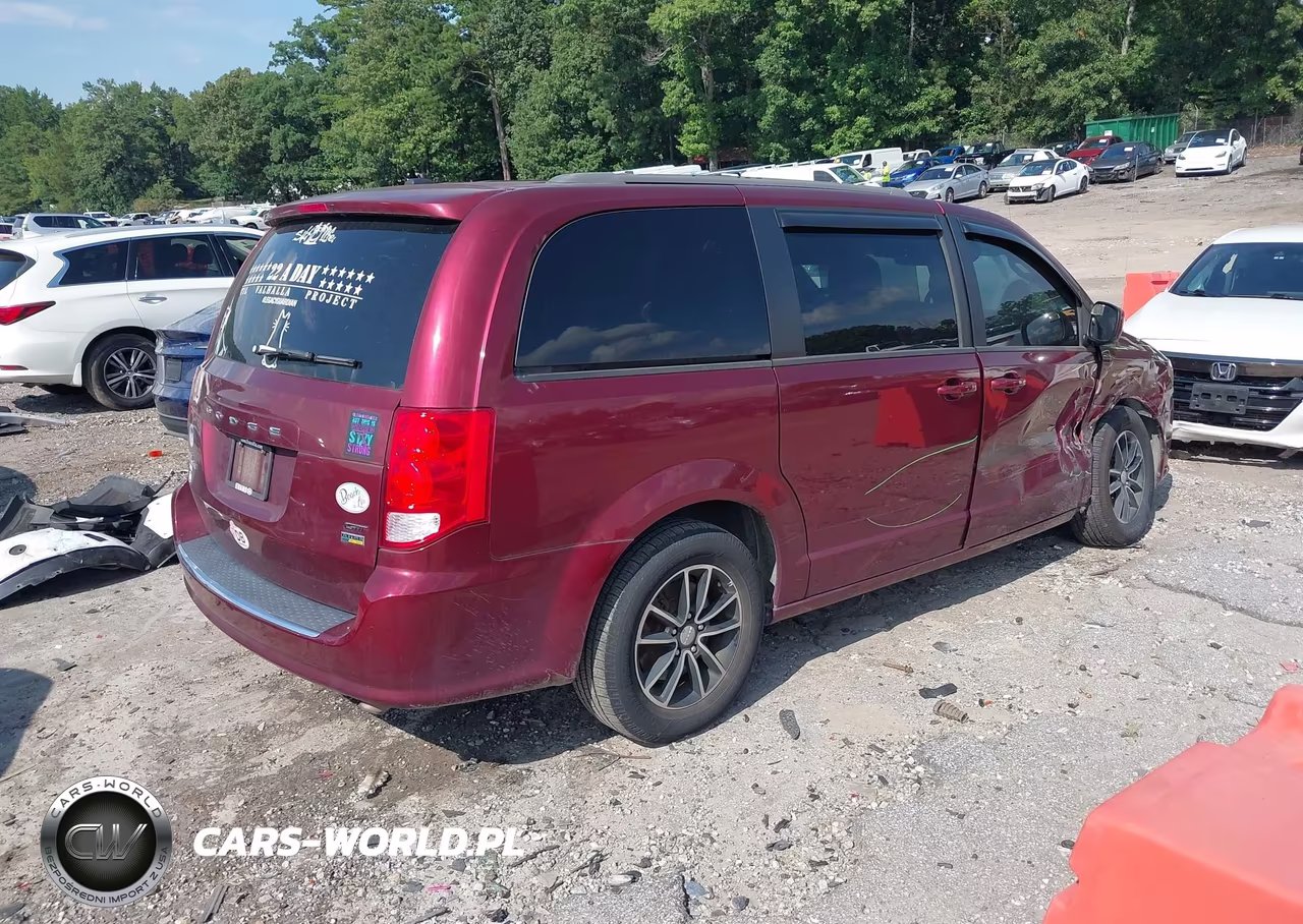 2018 Dodge Grand Caravan Gt VIN:2C4RDGEG2JR299542 - 4