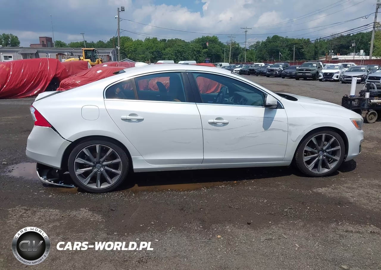 2015 Volvo S60 T6 Platinum VIN:YV149MFM0F2335114 - 13