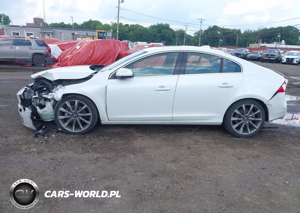2015 Volvo S60 T6 Platinum VIN:YV149MFM0F2335114 - 14