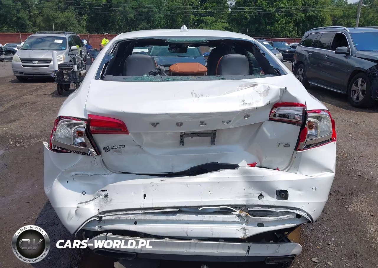 2015 Volvo S60 T6 Platinum VIN:YV149MFM0F2335114 - 16