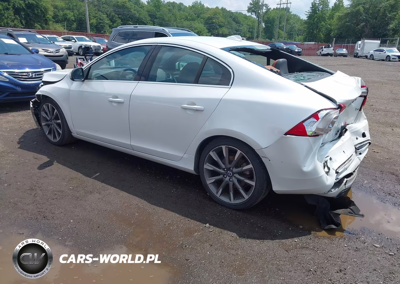 2015 Volvo S60 T6 Platinum VIN:YV149MFM0F2335114 - 3