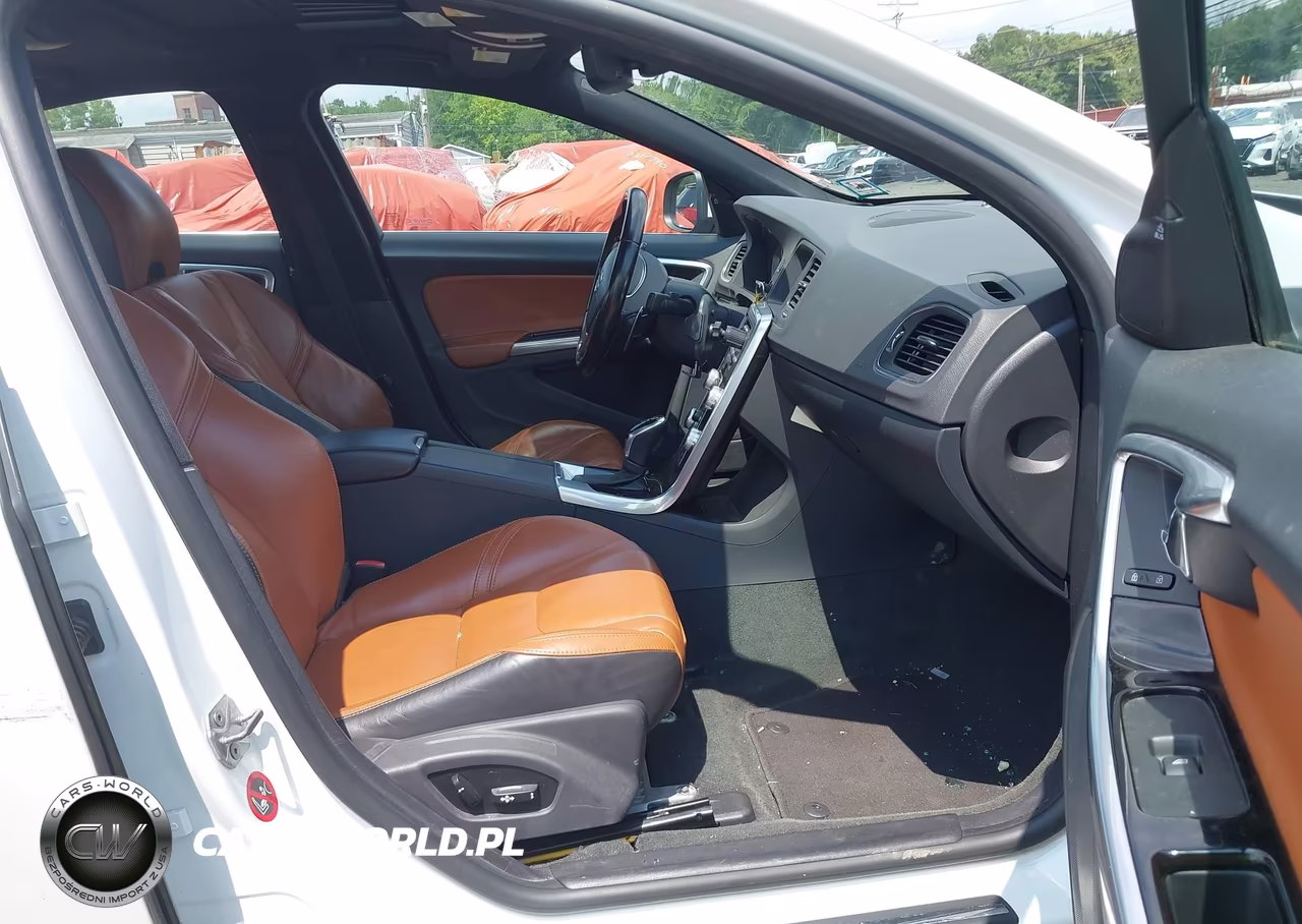 2015 Volvo S60 T6 Platinum VIN:YV149MFM0F2335114 - 5
