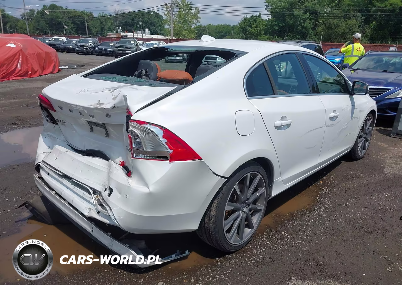 2015 Volvo S60 T6 Platinum VIN:YV149MFM0F2335114 - 6