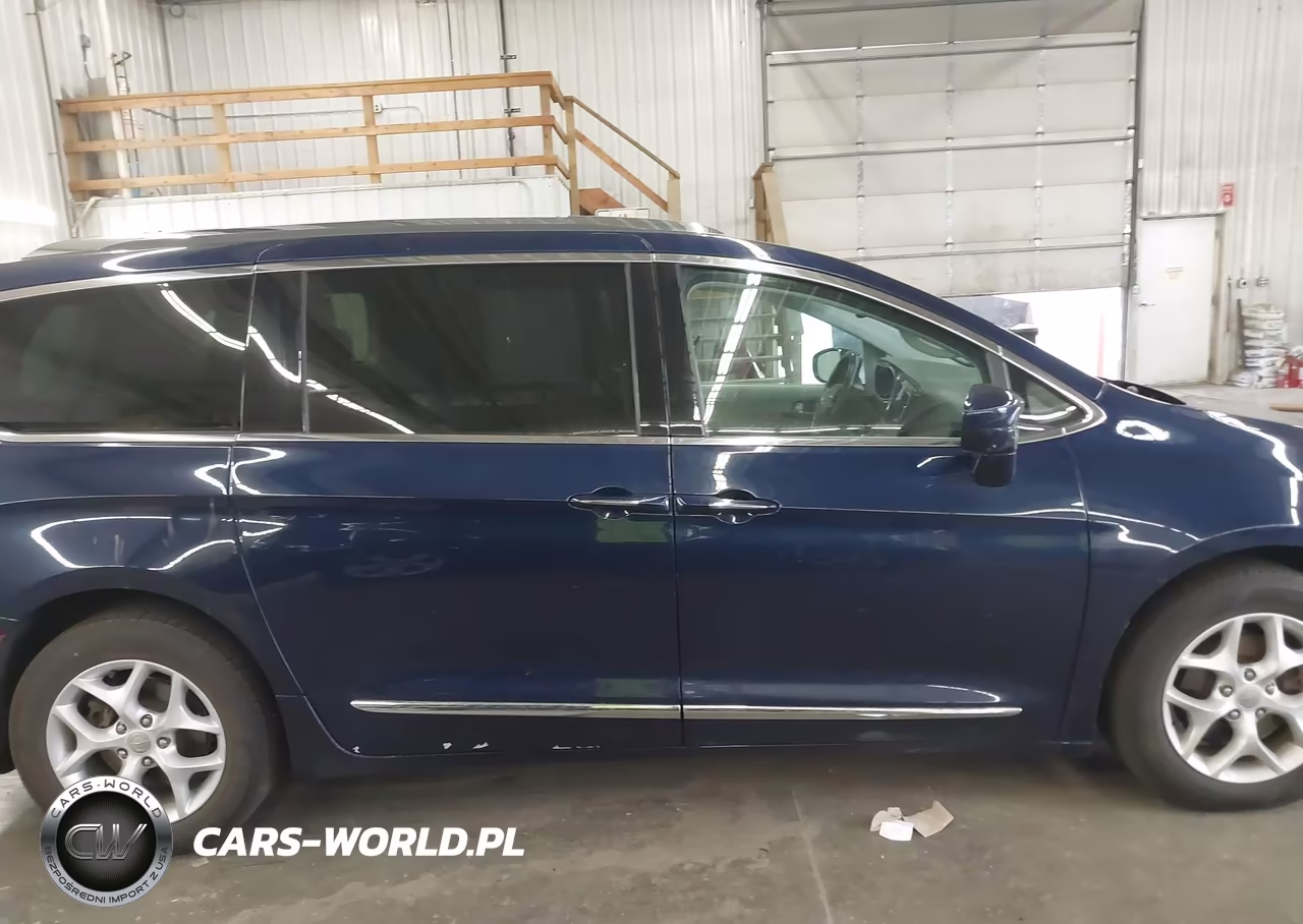 2017 Chrysler Pacifica Touring-L Plus VIN:2C4RC1EG6HR564909 - 13