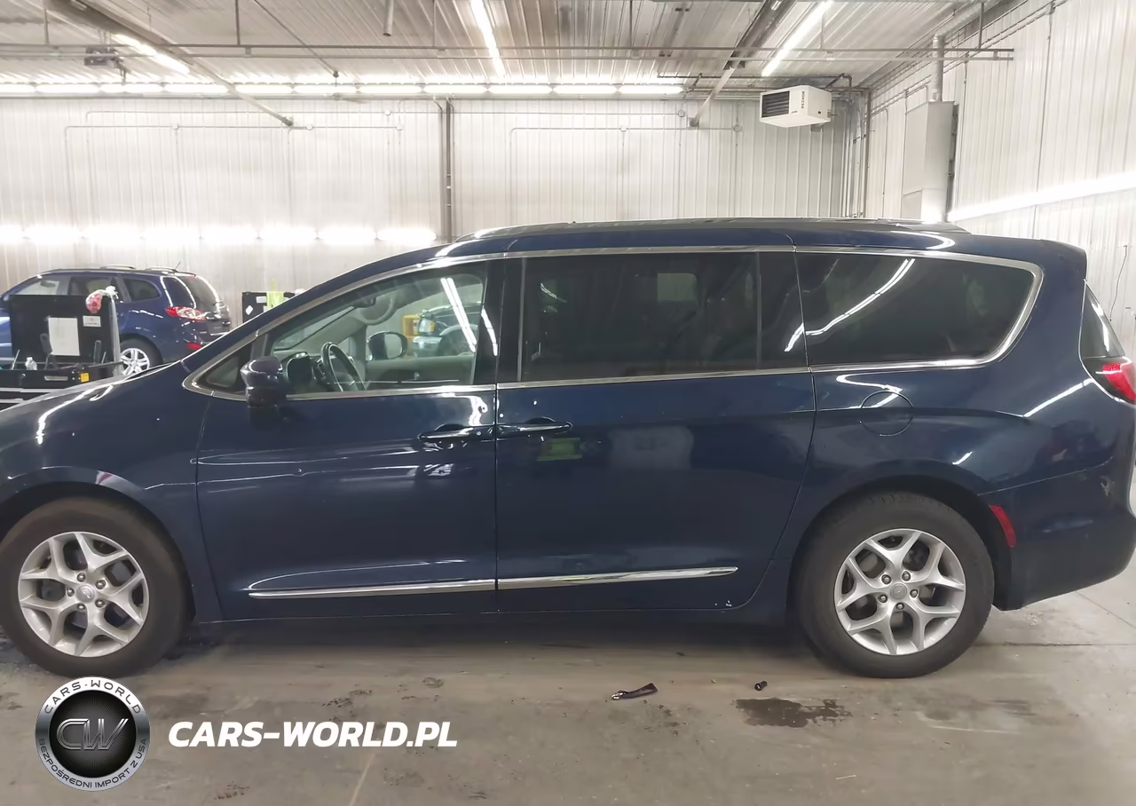 2017 Chrysler Pacifica Touring-L Plus VIN:2C4RC1EG6HR564909 - 14