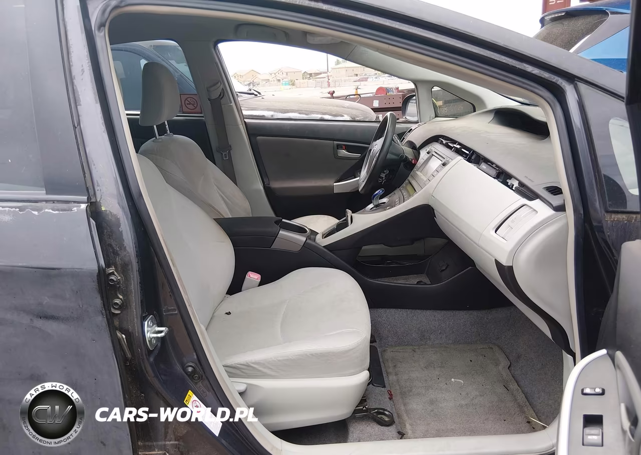2014 Toyota Prius Two VIN:JTDKN3DU8E1760865 - 5