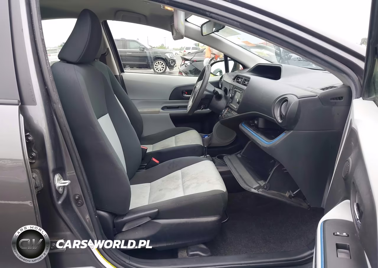 2013 Toyota Prius C Three VIN:JTDKDTB39D1532272 - 5
