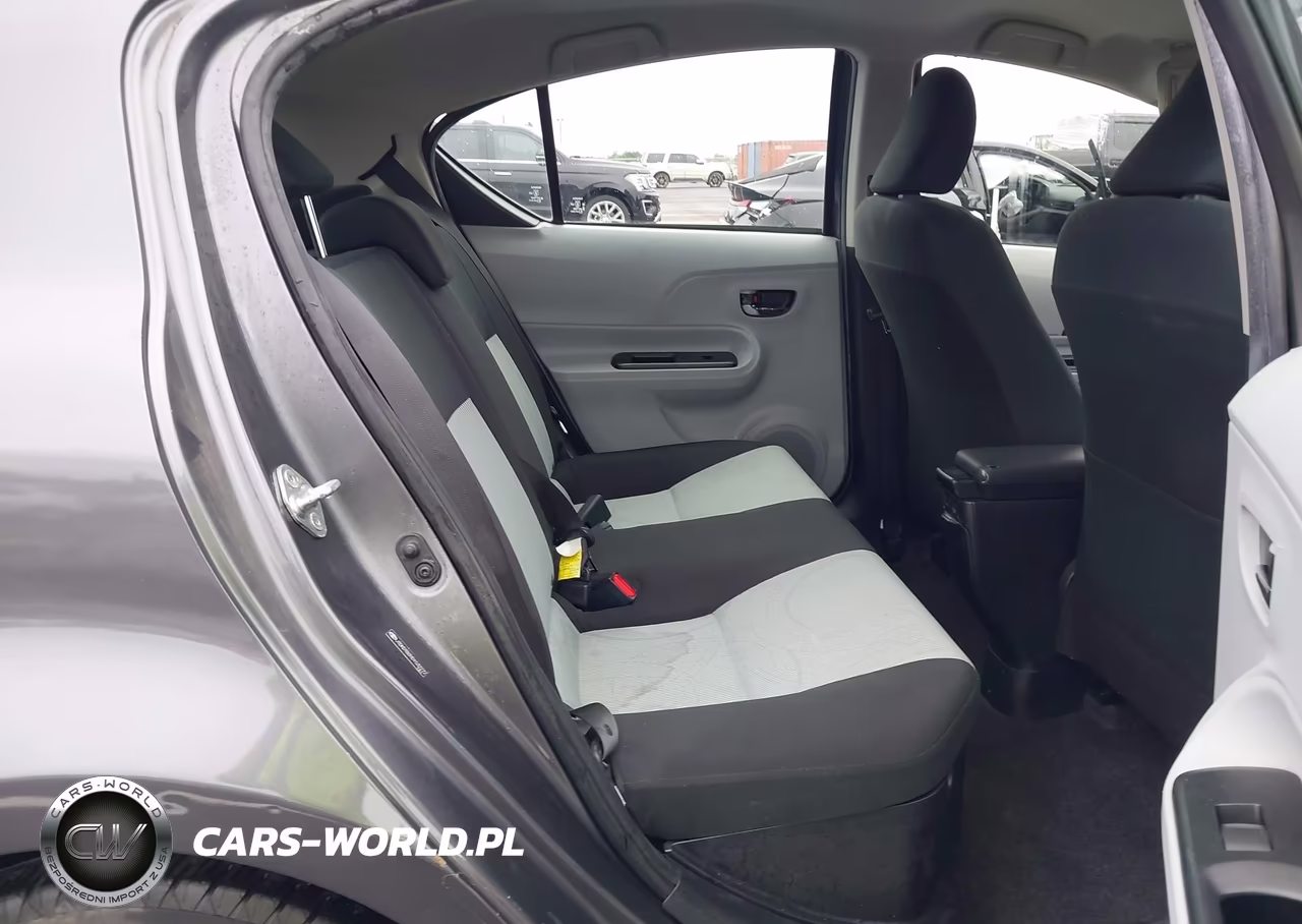 2013 Toyota Prius C Three VIN:JTDKDTB39D1532272 - 8