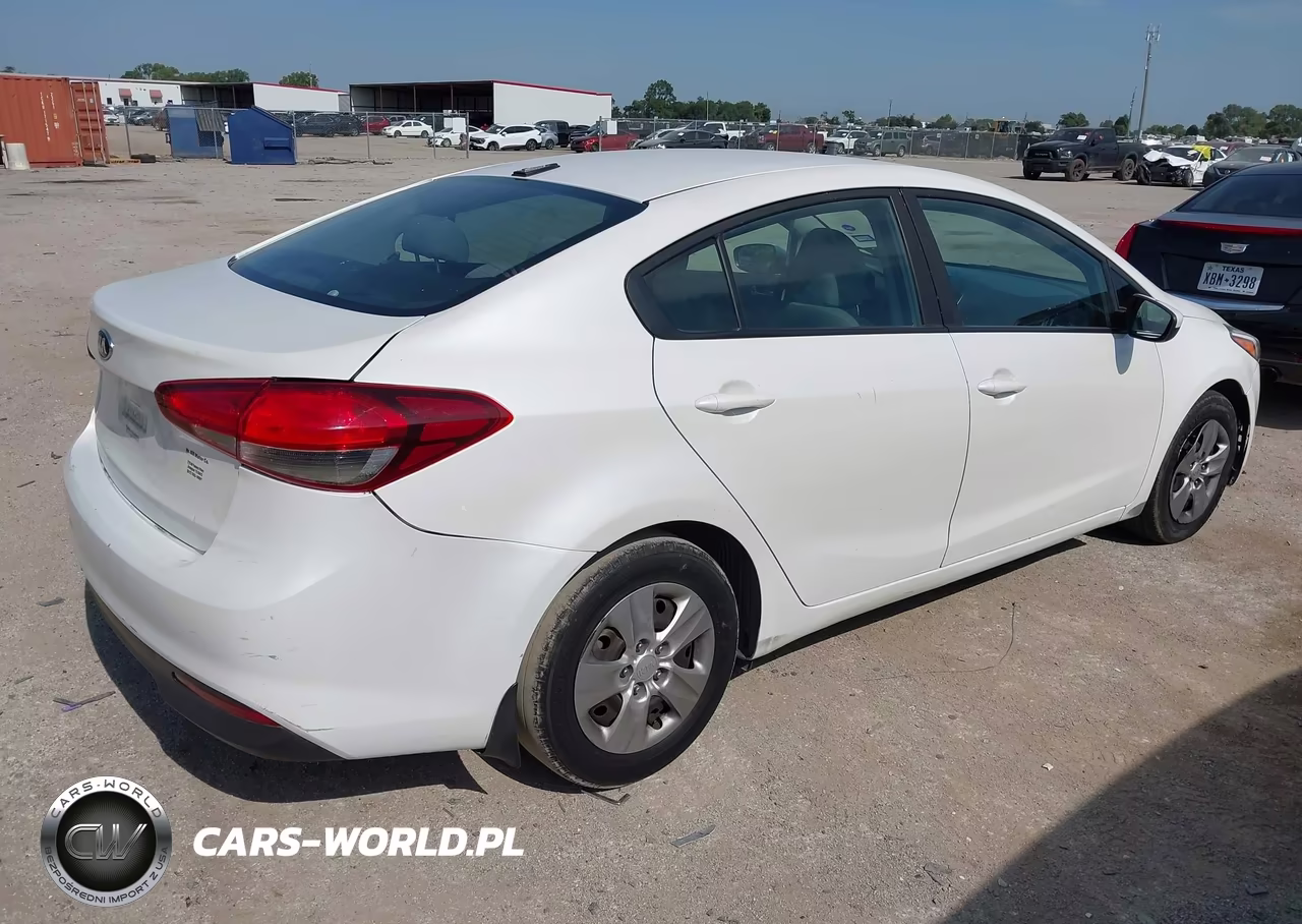 2017 Kia Forte Lx VIN:3KPFL4A7XHE145103 - 4
