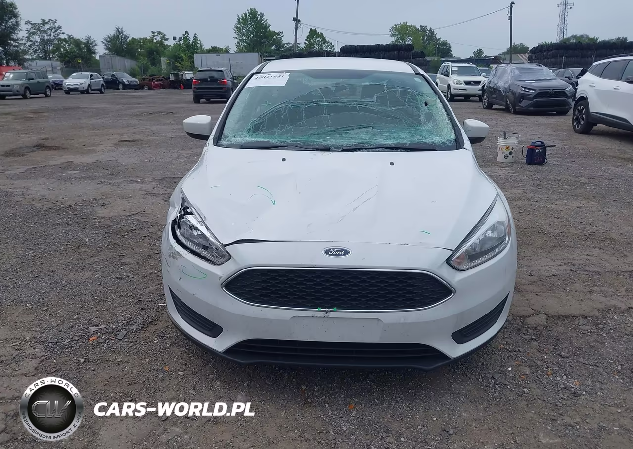 2018 Ford Focus Se VIN:1FADP3K22JL276022 - 11