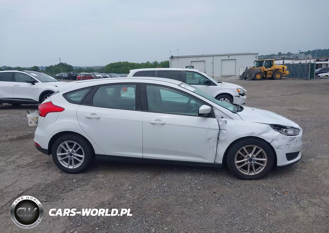 2018 Ford Focus Se VIN:1FADP3K22JL276022 - 12