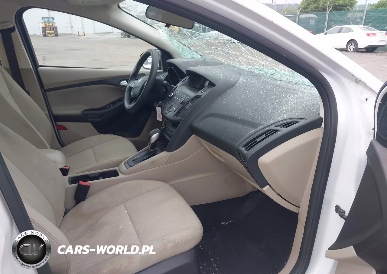 2018 Ford Focus Se VIN:1FADP3K22JL276022 - 5