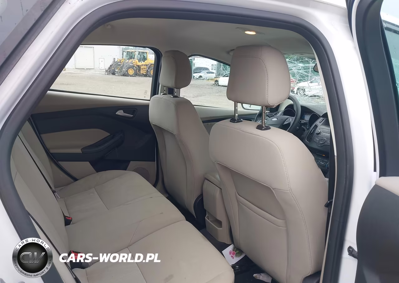 2018 Ford Focus Se VIN:1FADP3K22JL276022 - 8
