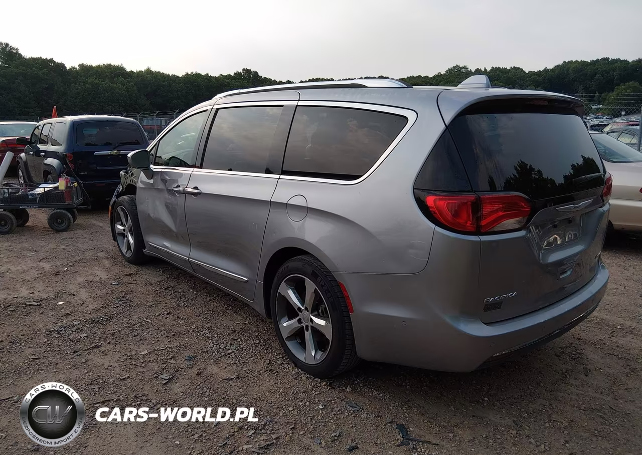 2018 Chrysler Pacifica Limited VIN:2C4RC1GG0JR262003 - 3
