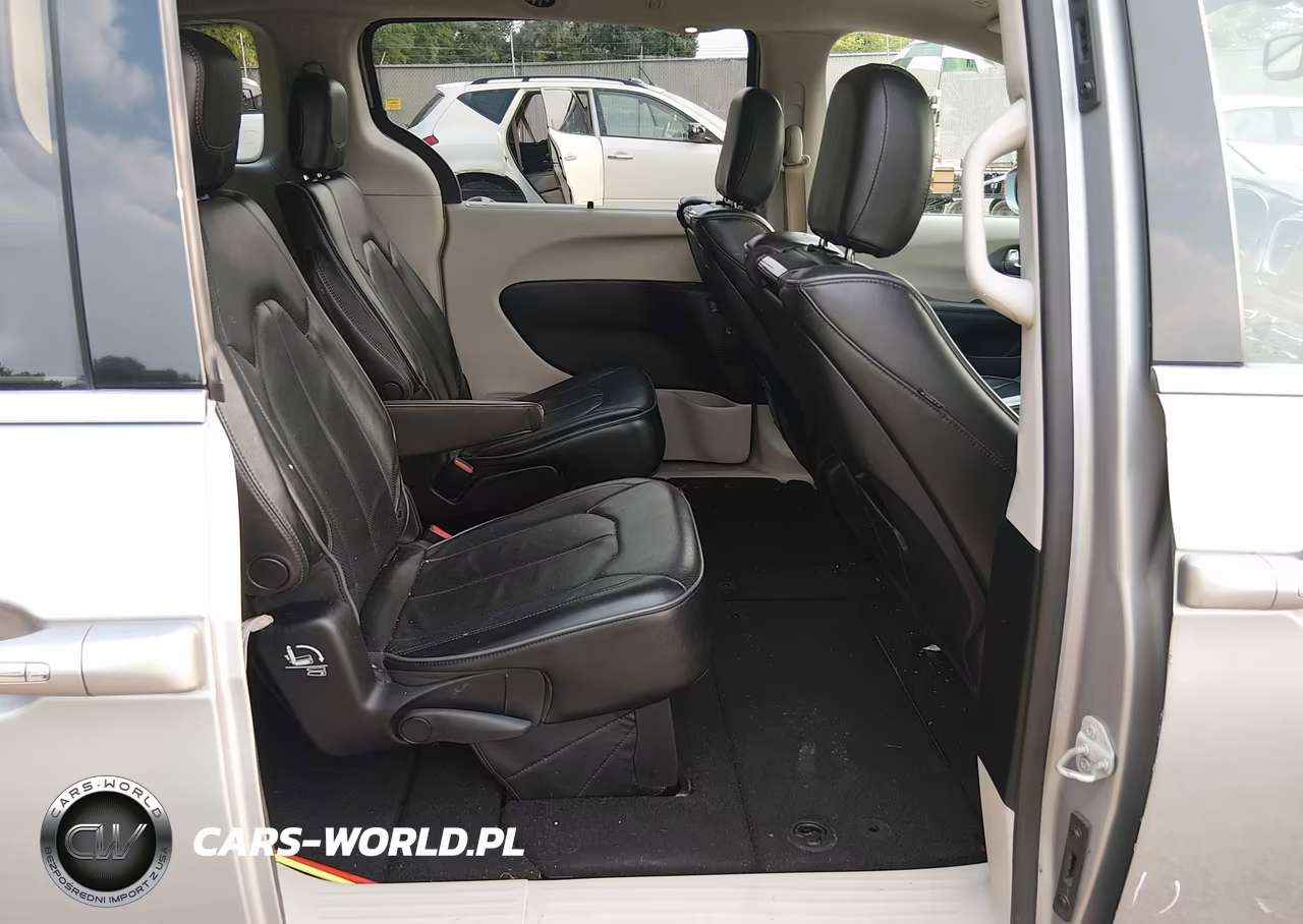 2018 Chrysler Pacifica Limited VIN:2C4RC1GG0JR262003 - 8