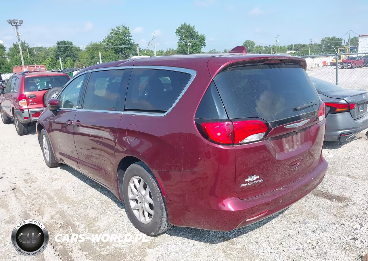 2018 Chrysler Pacifica Lx VIN:2C4RC1CG2JR148610 - 3