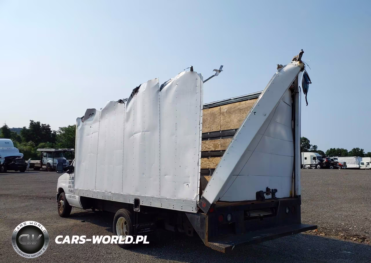 2018 Ford E-350 Cutaway VIN:1FDWE3FS3JDC23032 - 11
