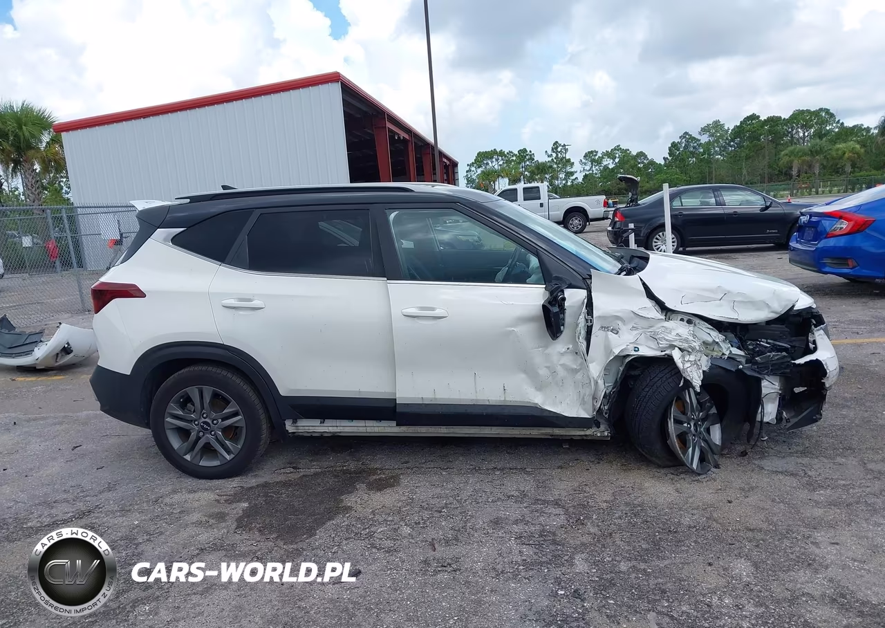 2021 Kia Seltos S VIN:KNDEUCAA7M7048224 - 13