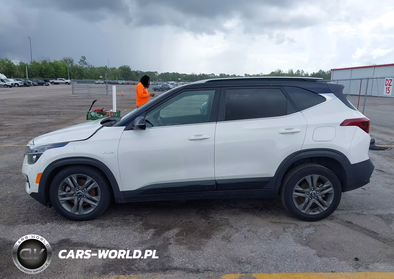2021 Kia Seltos S VIN:KNDEUCAA7M7048224 - 14
