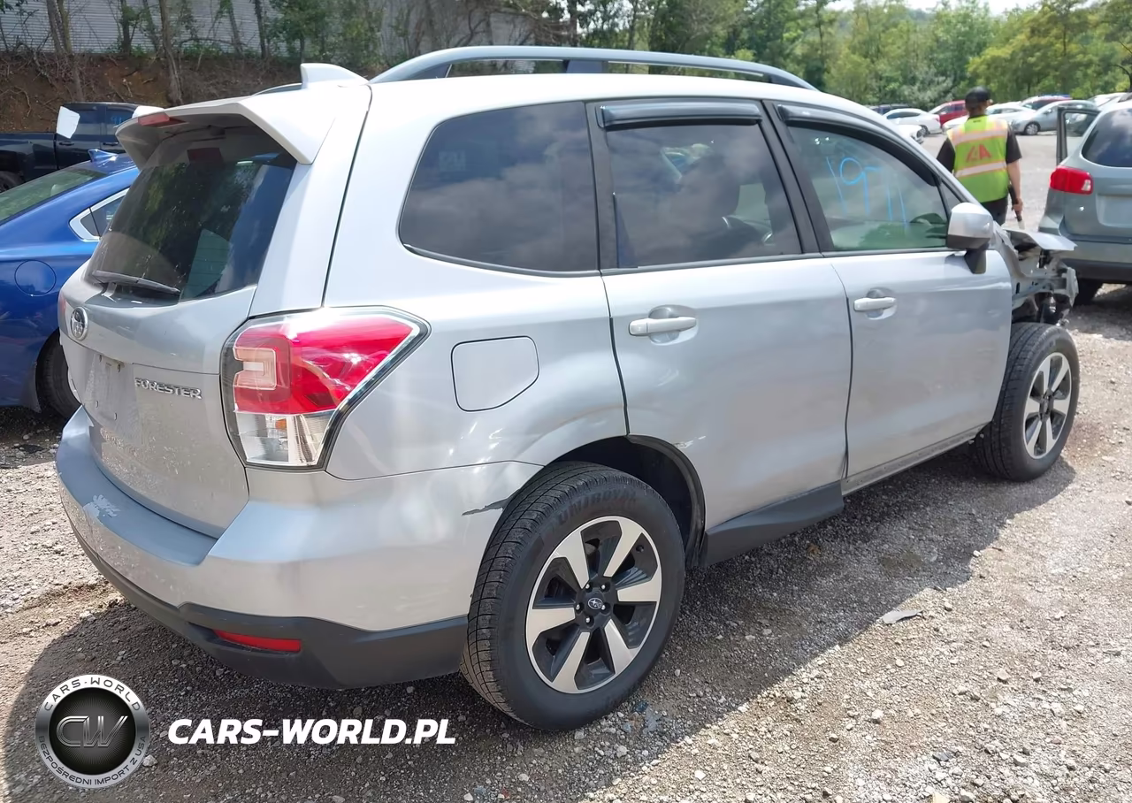 2018 Subaru Forester 2.5I Premium VIN:JF2SJAEC9JH571926 - 4