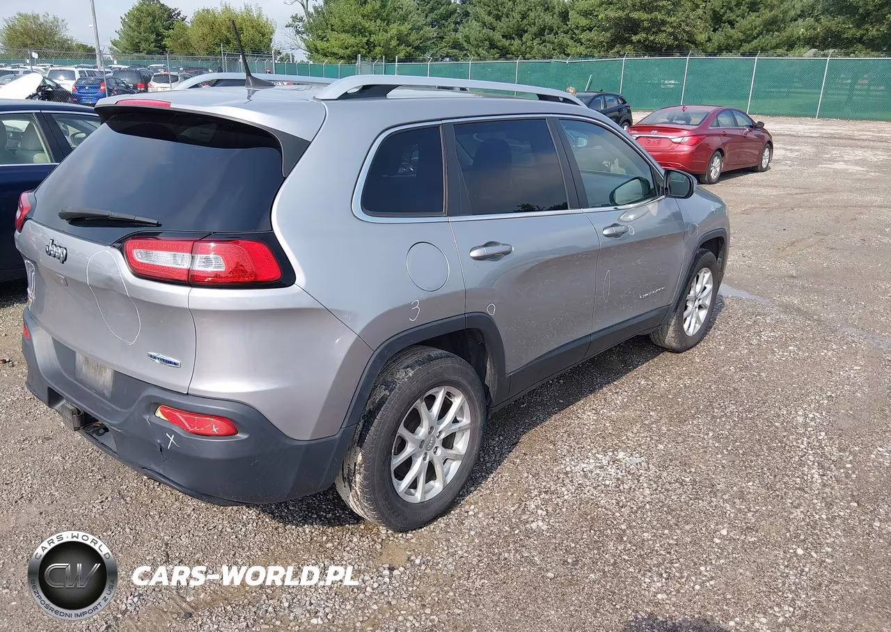 2017 Jeep Cherokee Latitude VIN:1C4PJMCS6HW595493 - 4