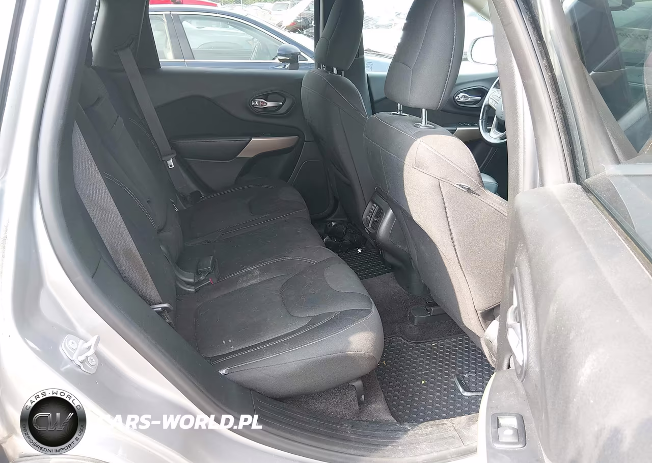 2017 Jeep Cherokee Latitude VIN:1C4PJMCS6HW595493 - 8