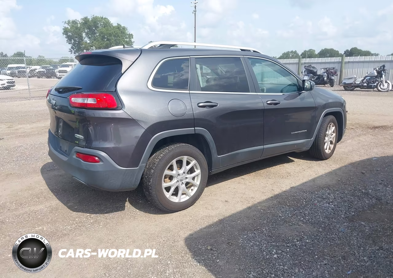2015 Jeep Cherokee Latitude VIN:1C4PJLCB6FW690496 - 4