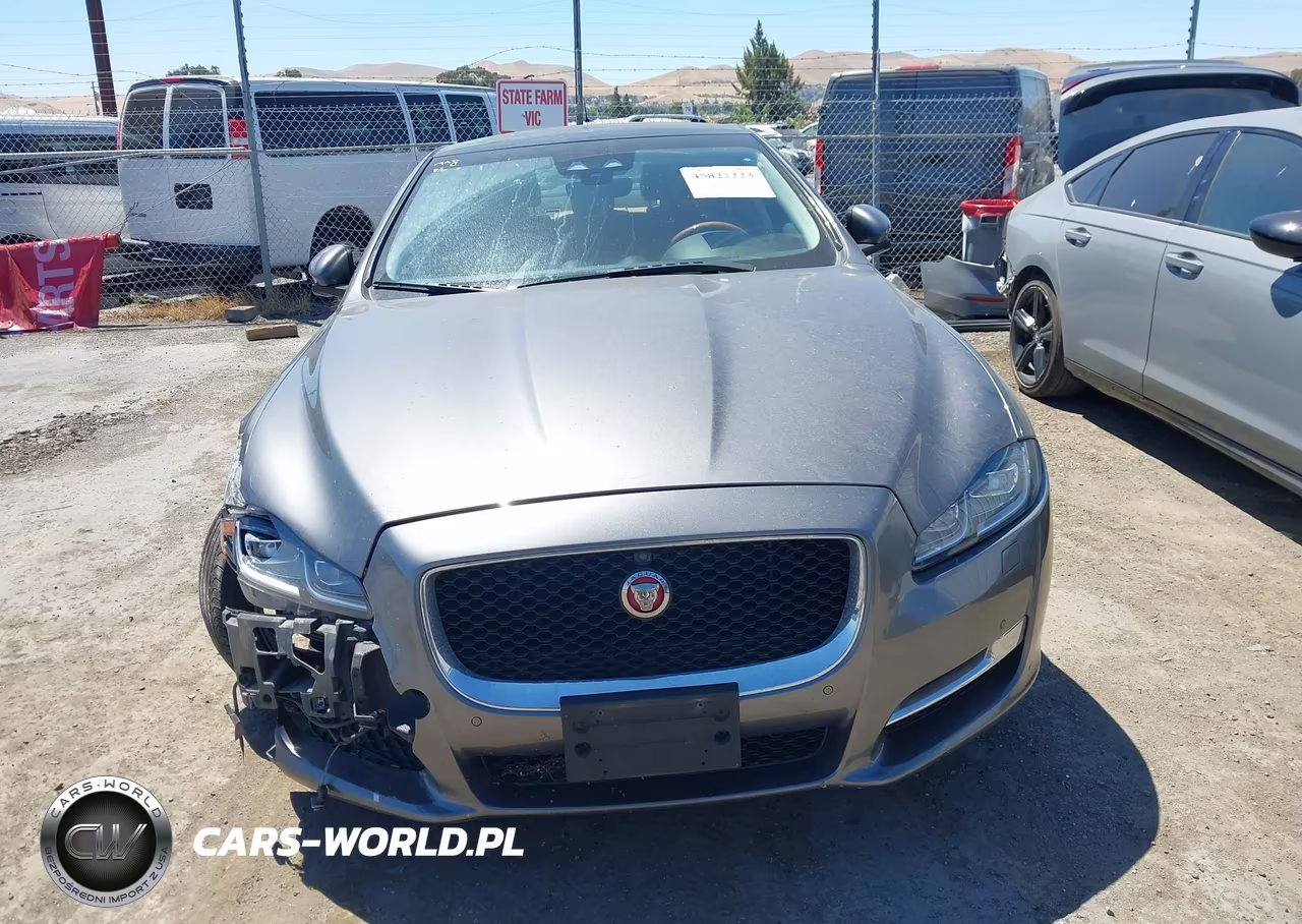 2018 Jaguar Xj R-Sport VIN:SAJWA1C72J8W15790 - 12