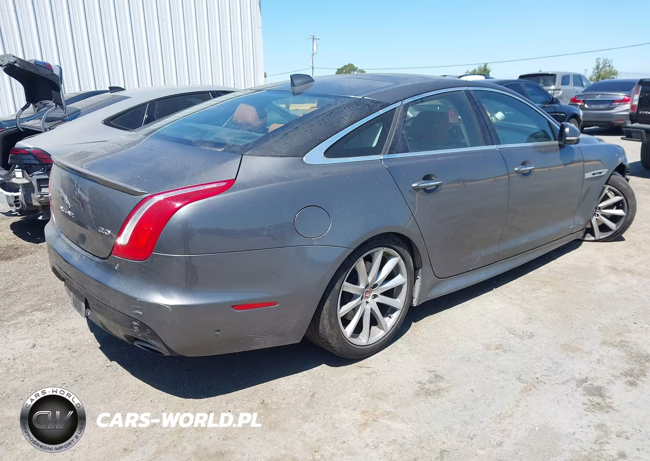 2018 Jaguar Xj R-Sport VIN:SAJWA1C72J8W15790 - 4