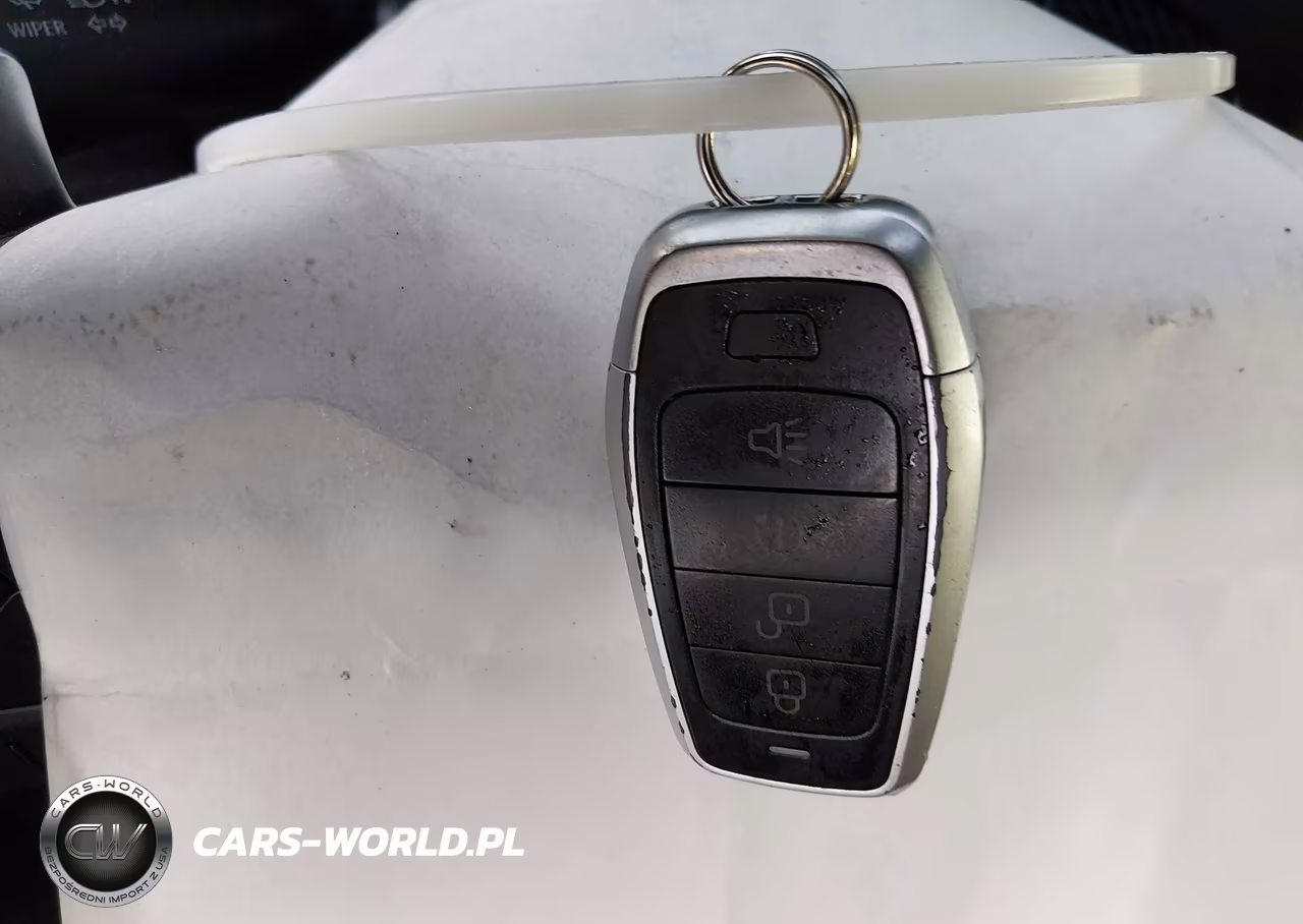 2015 Chrysler 300C Platinum VIN:2C3CCAPT7FH837931 - 11