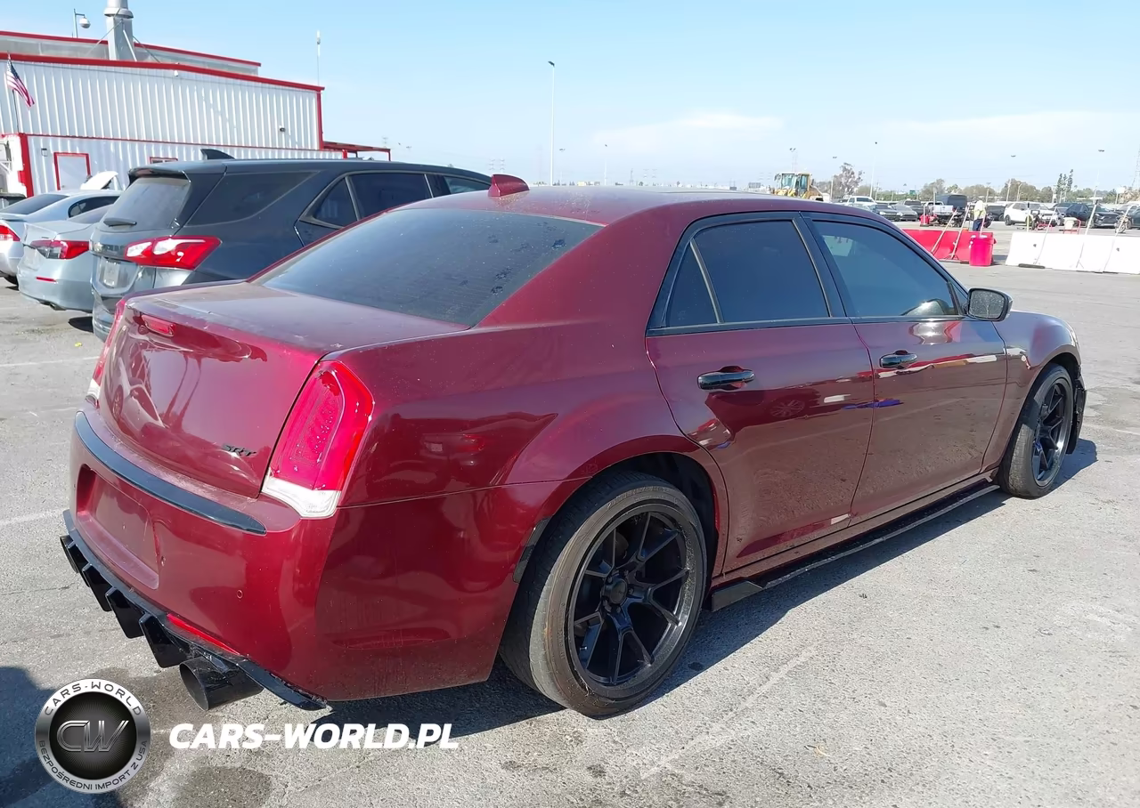 2015 Chrysler 300C Platinum VIN:2C3CCAPT7FH837931 - 4