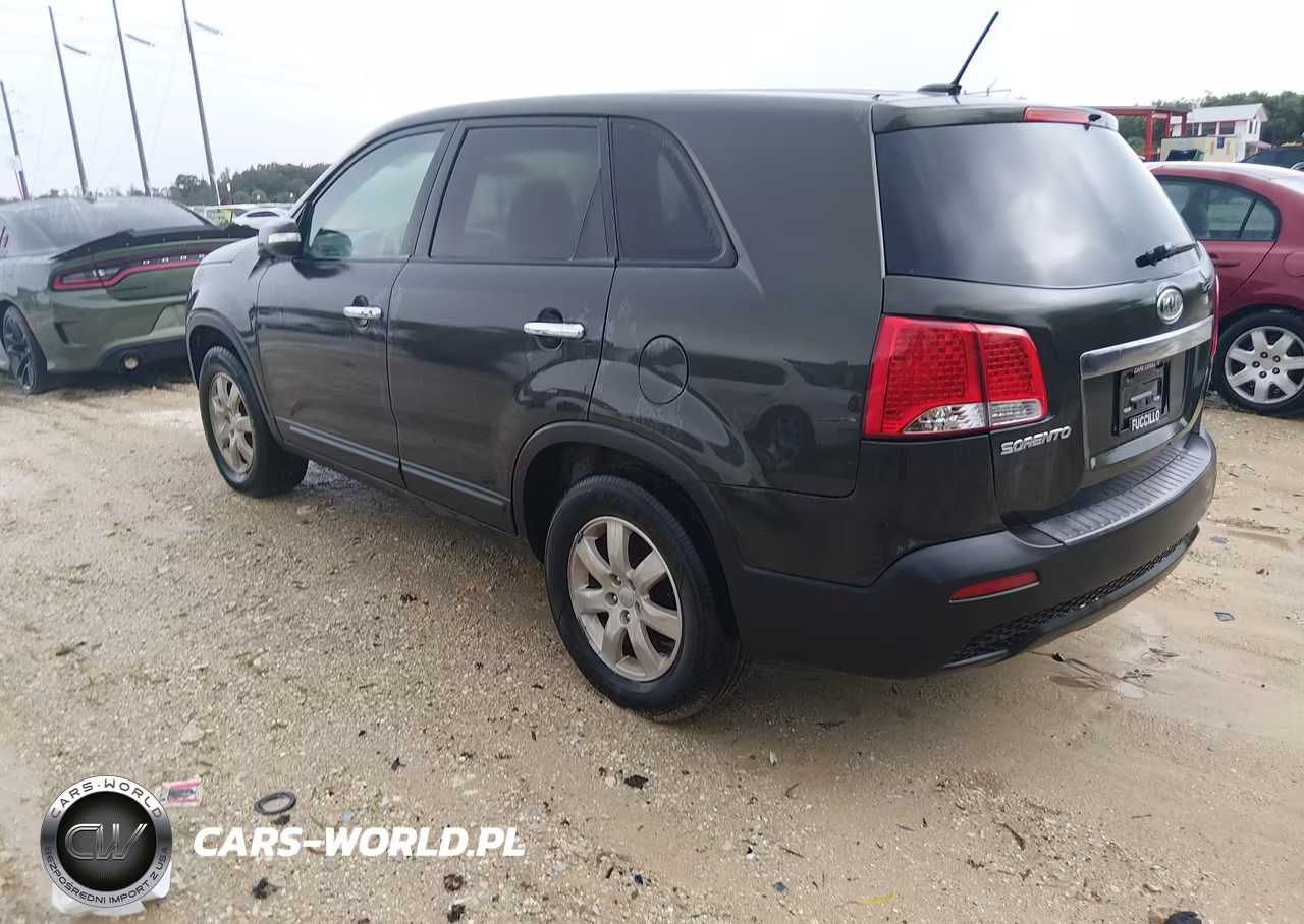 2013 Kia Sorento Lx VIN:5XYKT3A14DG334671 - 3
