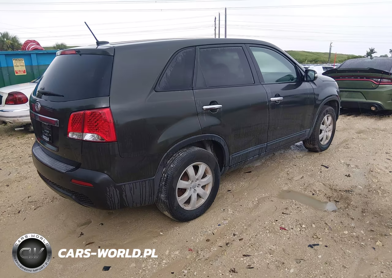 2013 Kia Sorento Lx VIN:5XYKT3A14DG334671 - 4